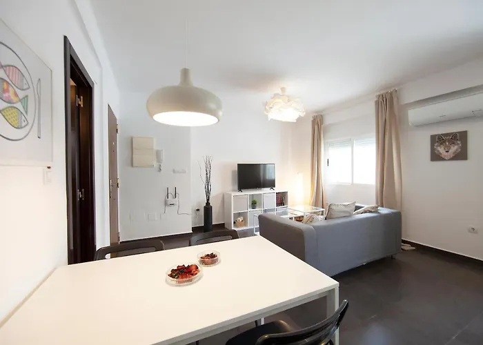 Fun Building Flats By Homeabout Apartmán