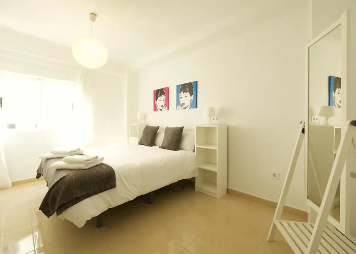 Fun Building Flats By Homeabout Apartmán